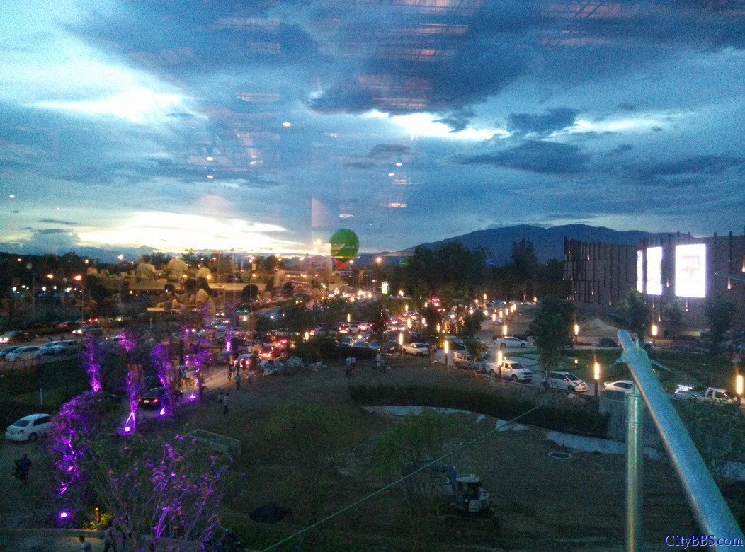 清迈新建的最大商场Promenada开业——Promenada外景