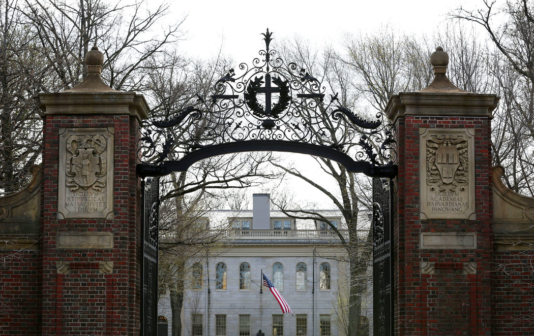 哈佛大学约翰逊门