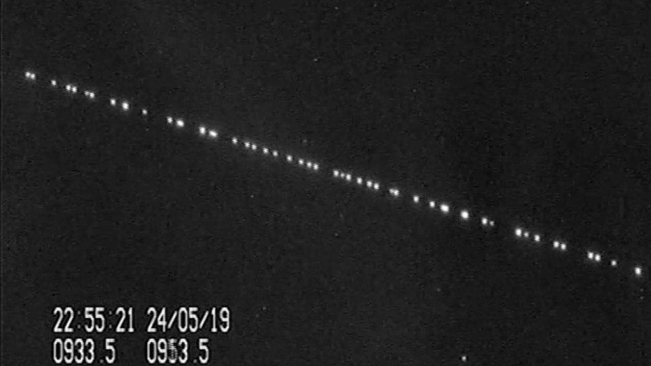 首批60颗卫星上天美星链计划让天文学家慌了