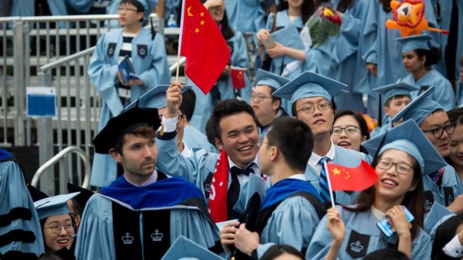 中美关系新裂痕：留学生美国机场遭出境严查7.jpg