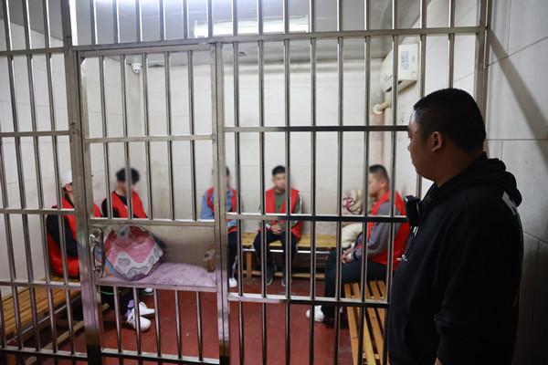 浦东警方成功捣毁“裸聊敲诈”犯罪团伙