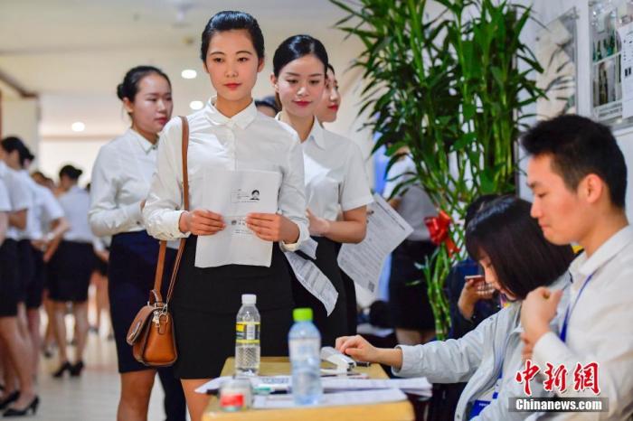 全社会就业人员中女性比重保持在四成以上