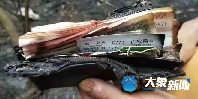 因转机不成功躲过空难的幸存者
