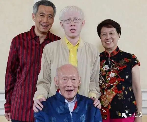 李毅鹏（中）
