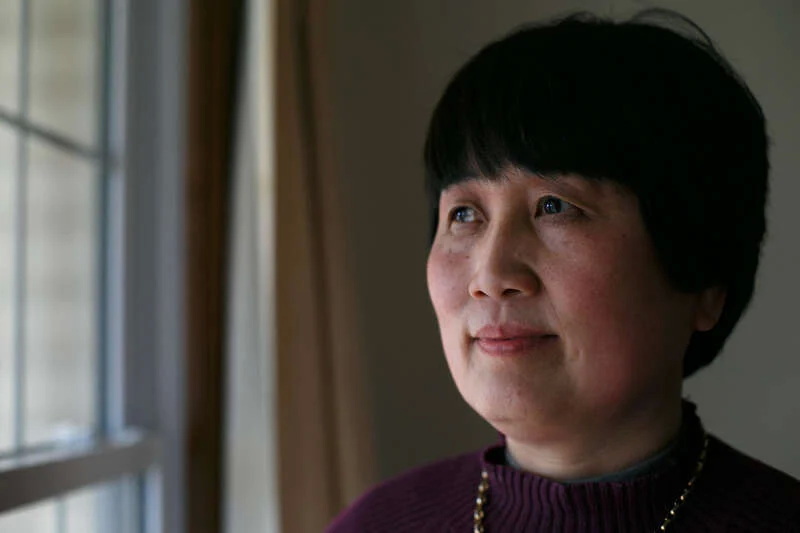 美籍华人水文专家陈霞芬10日说，她与美国政府就她被错误起诉和被解雇两起诉讼达成和解协议 ...