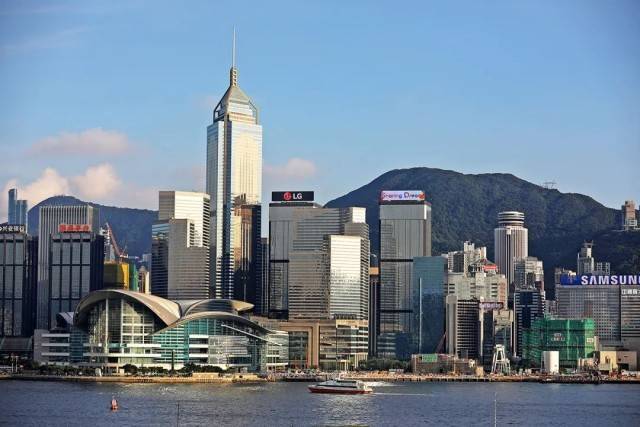 中国香港，夕阳下的香港会展中心