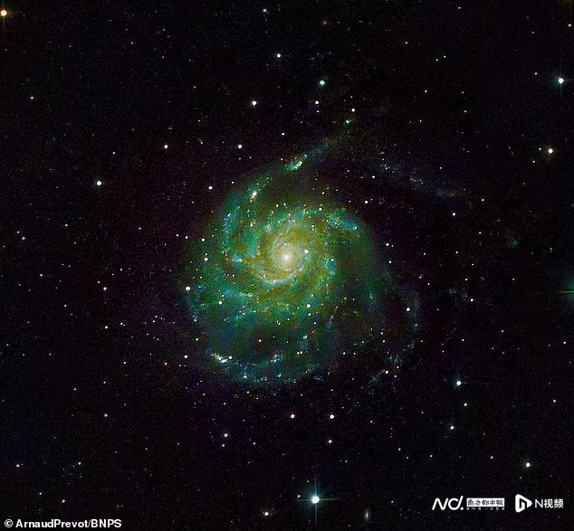 在银河系中心的超大质量黑洞附近，星系紧密地聚集在一起，它们可能拥有外星文明用来宣布重要事件的脉冲信号 ...