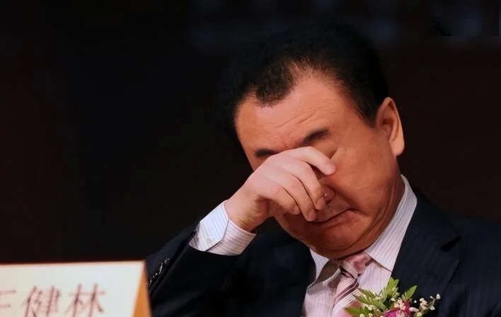 随着6亿美元债延期还款方案获通过，王健林可以稍稍松一口气了