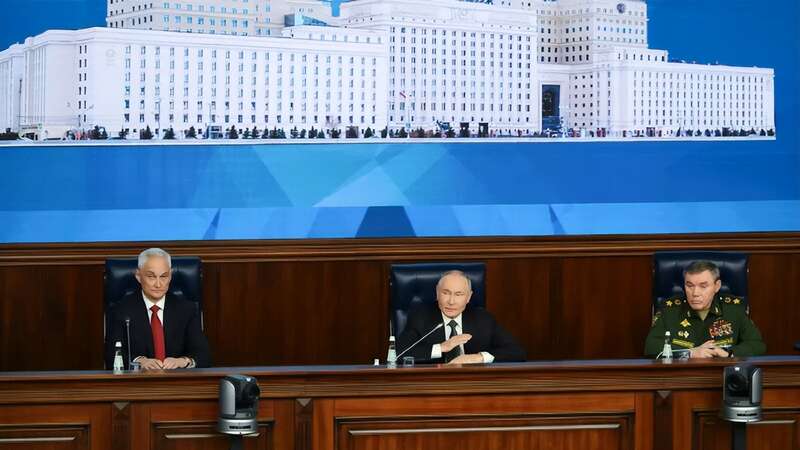俄罗斯国防会议 别洛乌索夫（左）、普京（中）、格拉西莫夫（右）