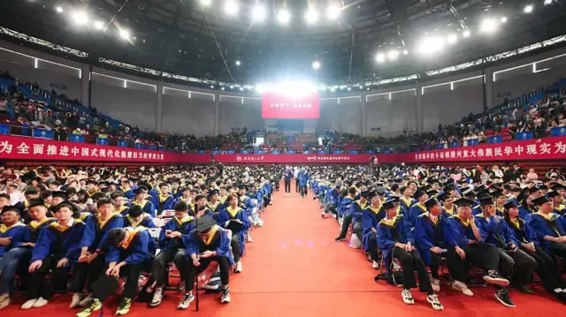 中国2025年毕业大学生预计超过1200万人，就业市场竞争激烈